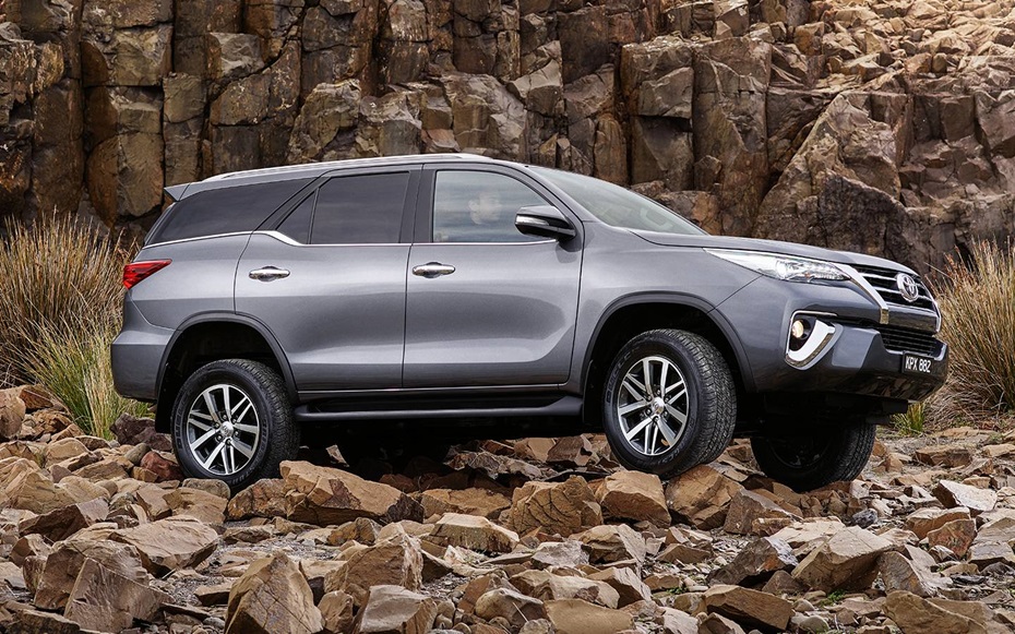 Khách hàng mua Toyota Fortuner 2017 bị ép thêm tiền hoặc lắp thêm phụ kiện