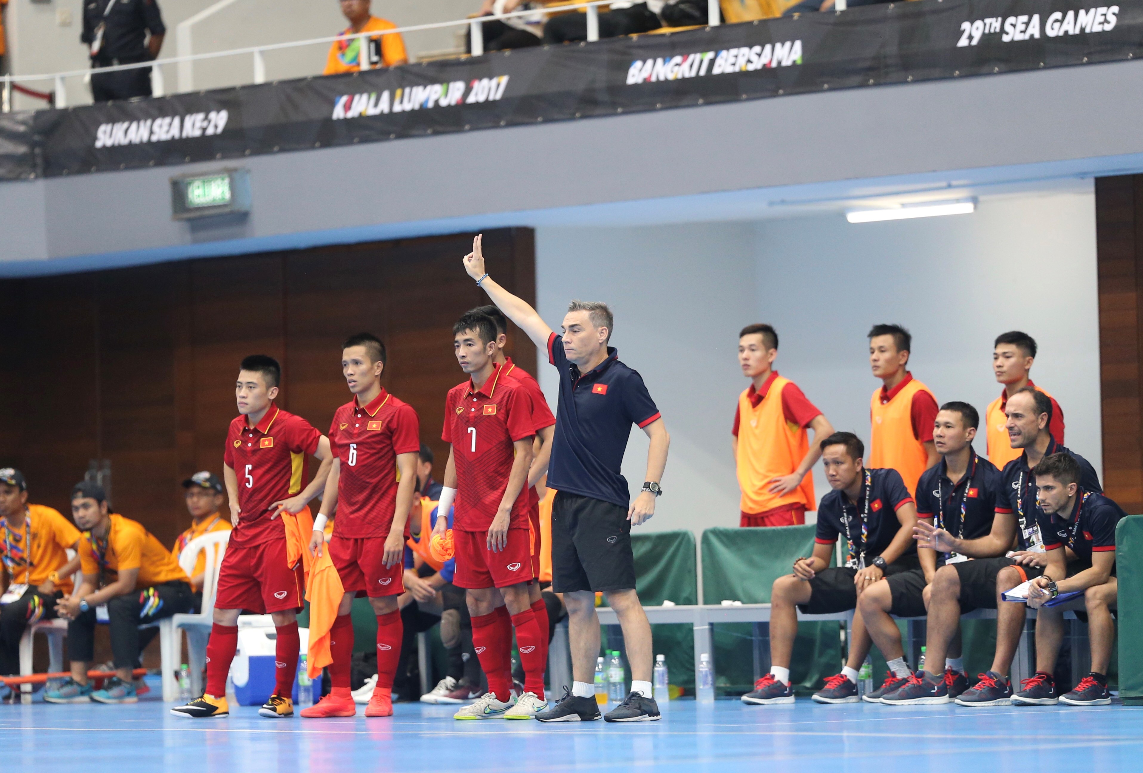 Phát hiện xác chết cạnh phòng tuyển futsal