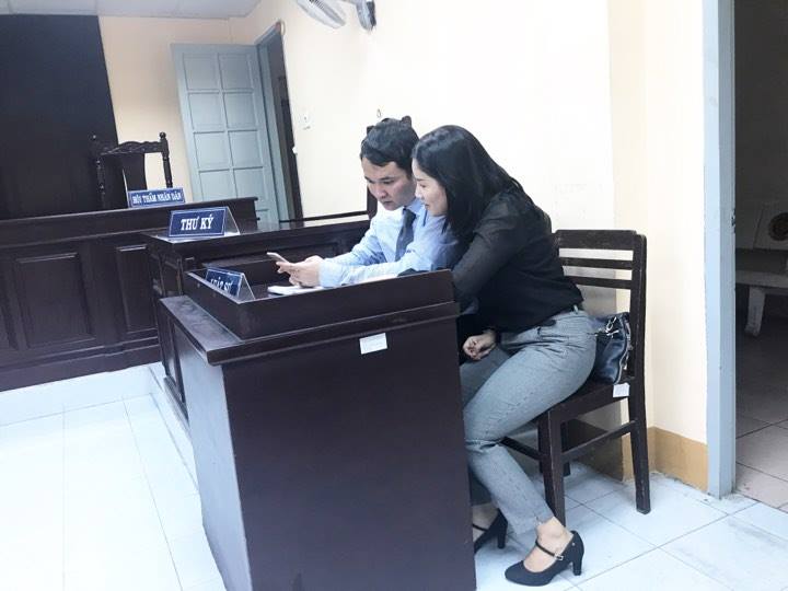 Ngọc Trinh muốn ngất xỉu khi tòa hoãn xử - Ảnh 3.