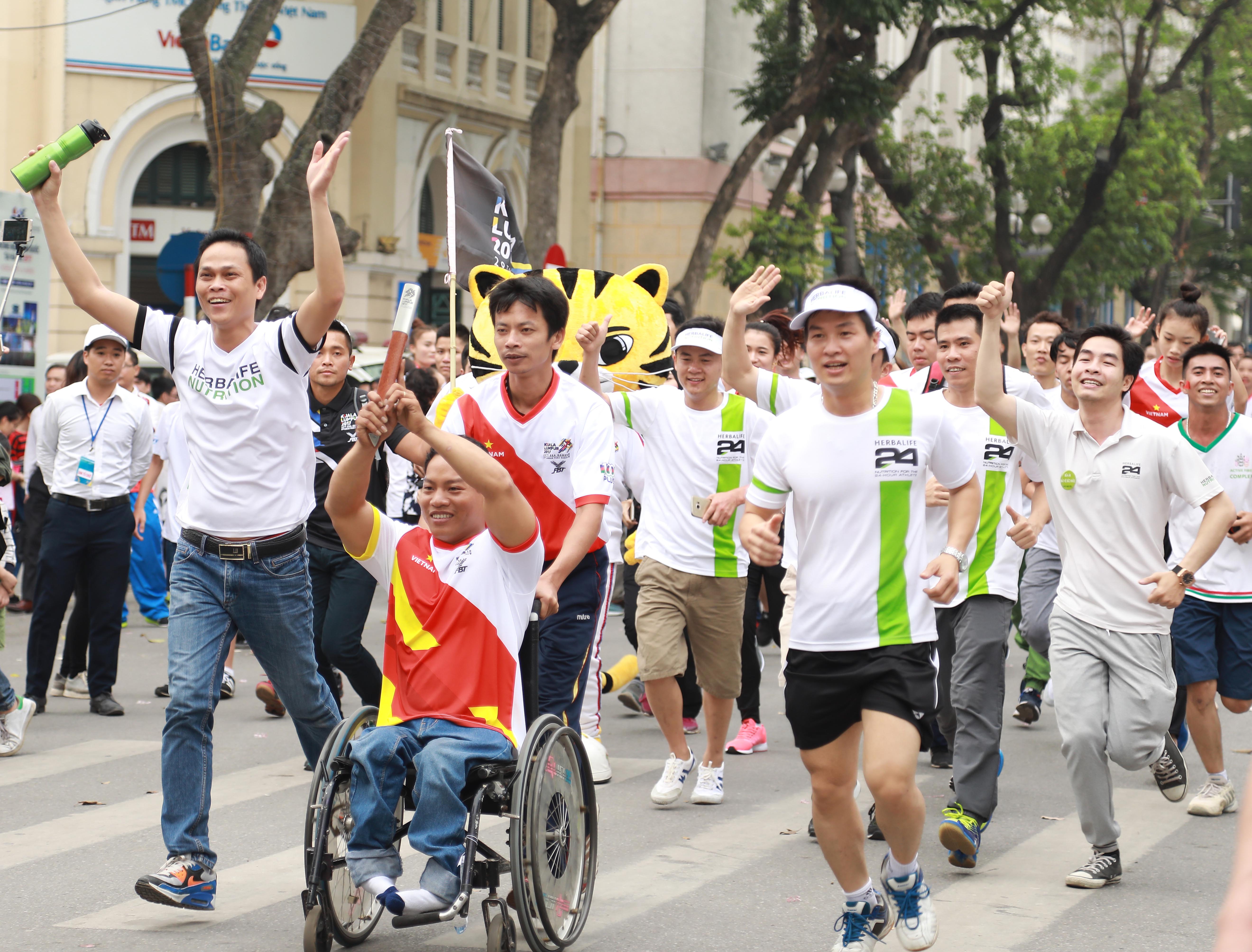Chạy tiếp sức hưởng ứng SEA Games và Para Games năm 2017