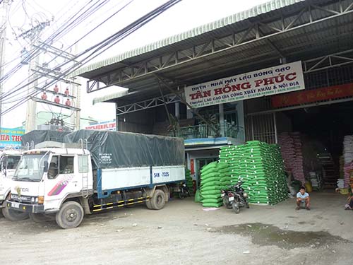 Gi&aacute; l&uacute;a gạo trong nước kh&ocirc;ng giảm cũng g&acirc;y kh&oacute; cho xuất khẩu