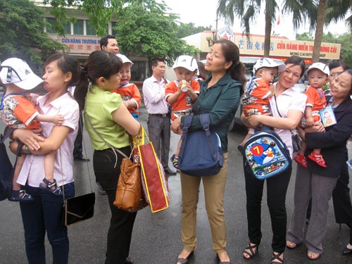 Chưa tìm thấy bố mẹ 8 trẻ em được giải cứu từ Trung Quốc