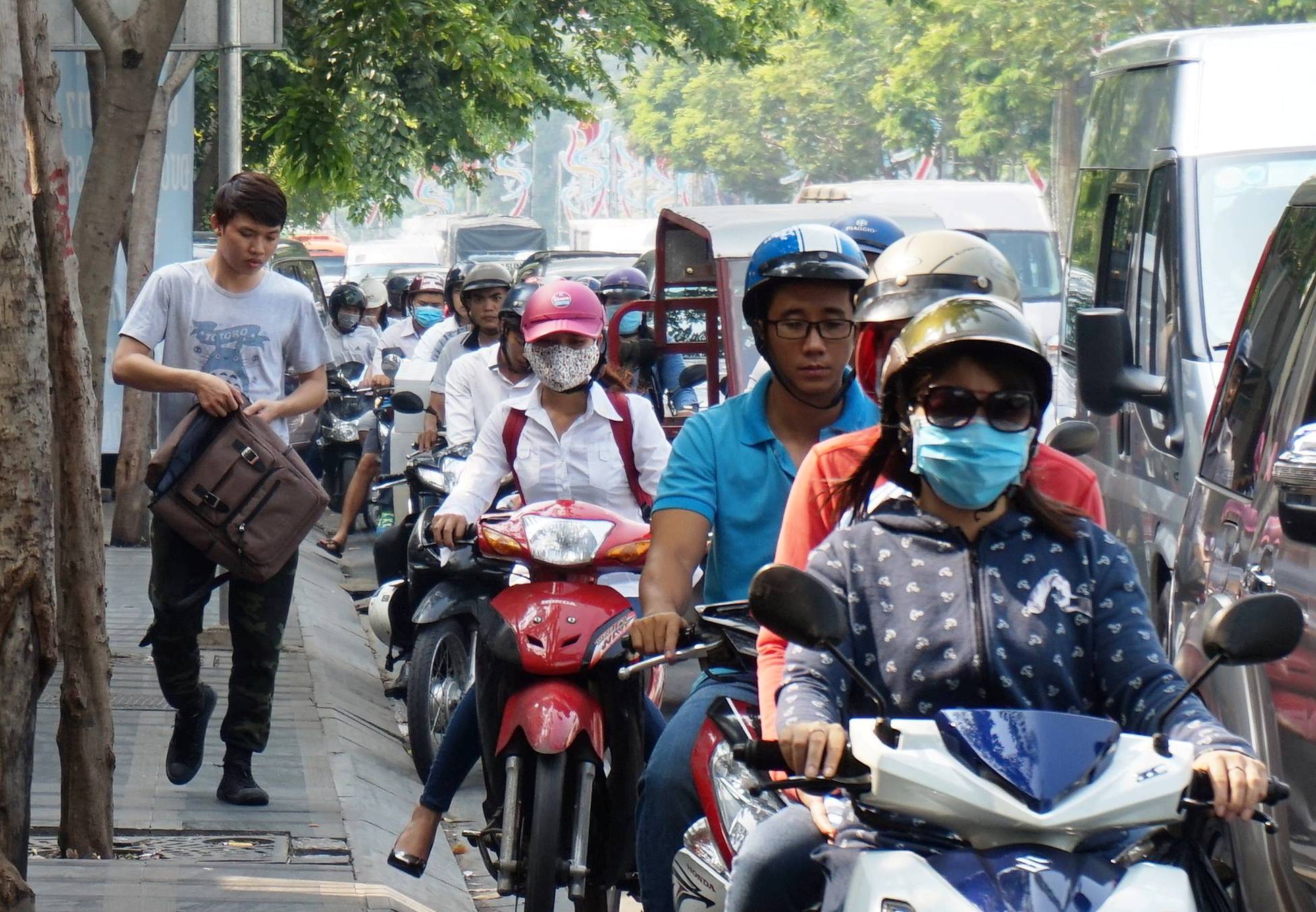 "Mù" thông tin, đường vào Tân Sơn Nhất rối loạn nhiều giờ