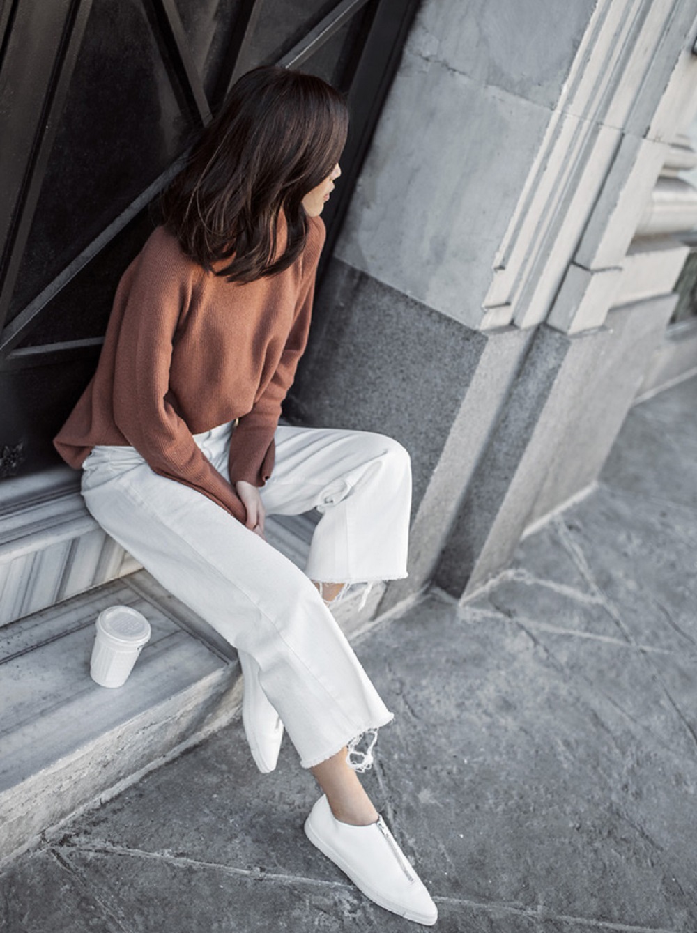 Kết hợp mọi loại trang phục với giày sneaker