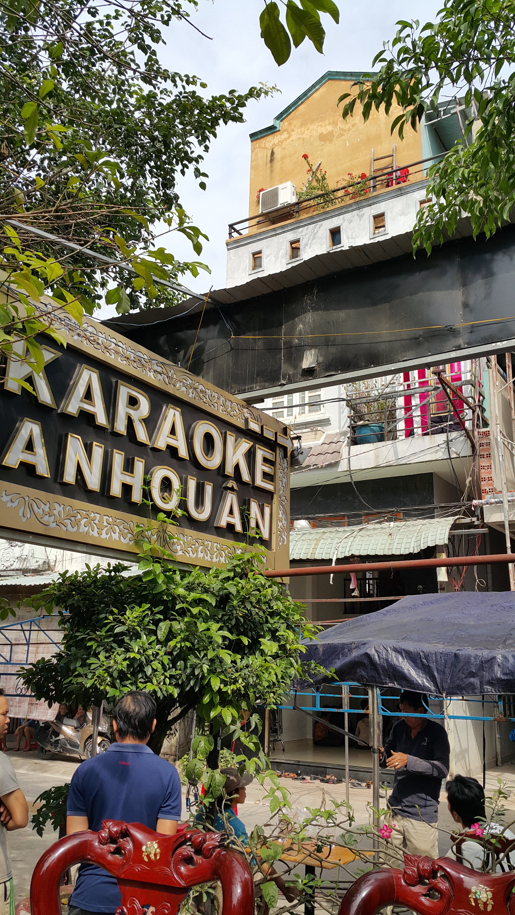 B&igrave;nh Dương: Hỗn chiến, đ&acirc;m chết chủ qu&aacute;n karaoke - Ảnh 1.