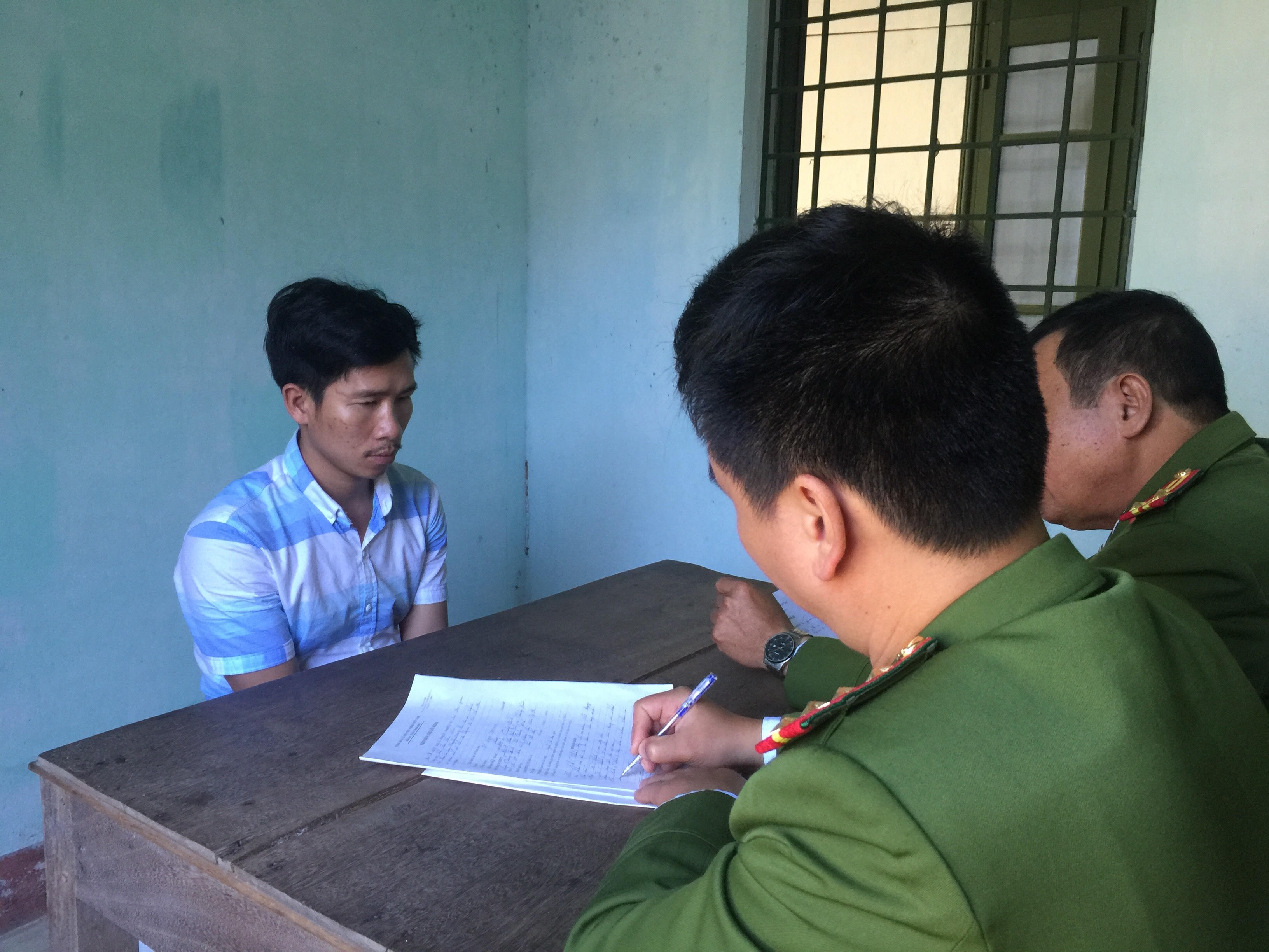 
Nghi phạm tại cơ quan c&ocirc;ng an
