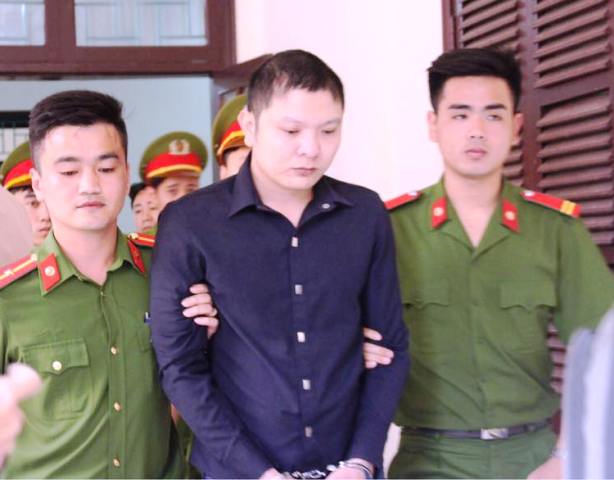 Hoãn xử sơ thẩm kẻ giết nữ sinh viên, dâm ô với trẻ em
