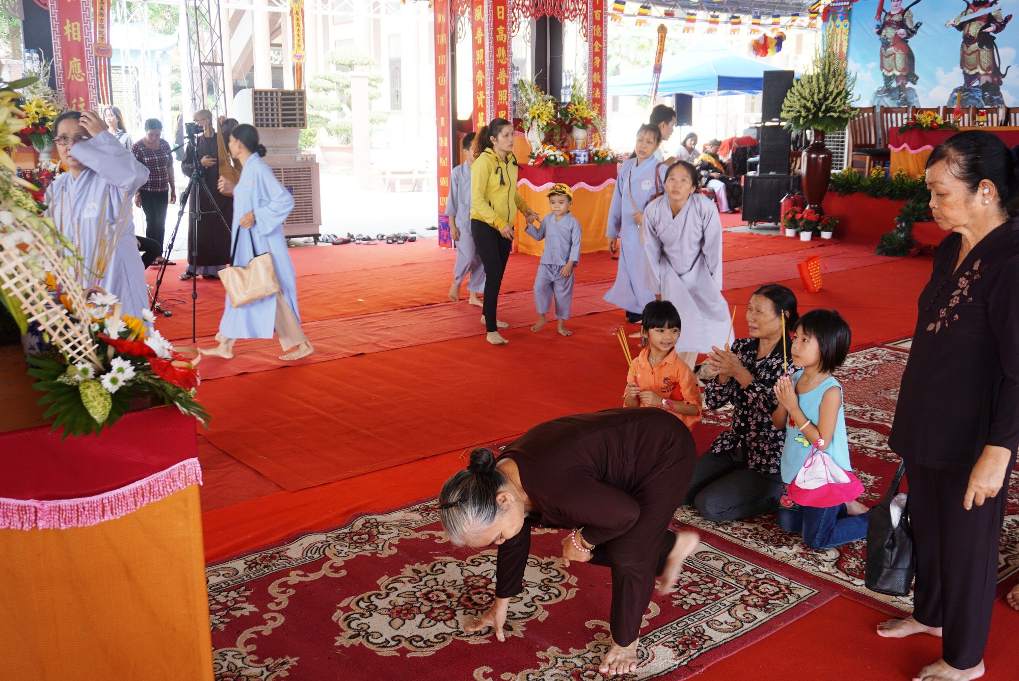 Cầu siêu cho hàng ngàn người chết vì tai nạn giao thông - Ảnh 5.