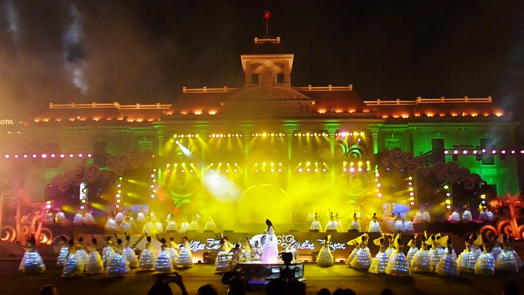 Ngắm pháo hoa, uống bia miễn phí tại Festival Biển Nha Trang 2017
