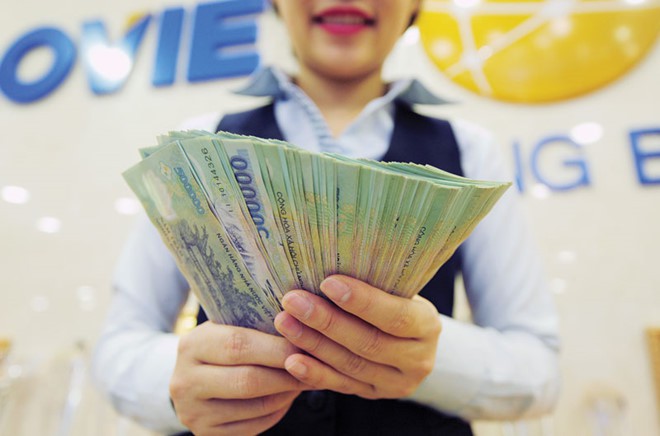 Lãi lớn, nhân viên ngân hàng kỳ vọng thưởng “đậm” cuối năm