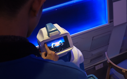 Quán cà phê đầu tiên có robot phục vụ tại Việt Nam - Ảnh 4.
