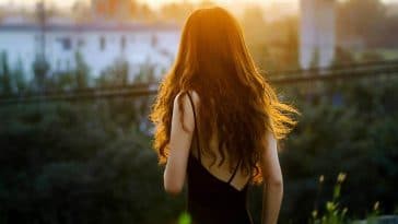 Là phụ nữ, xin đừng say sưa với những cuộc tình ảo