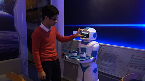 Quán cà phê đầu tiên có robot phục vụ tại Việt Nam - Ảnh 7.