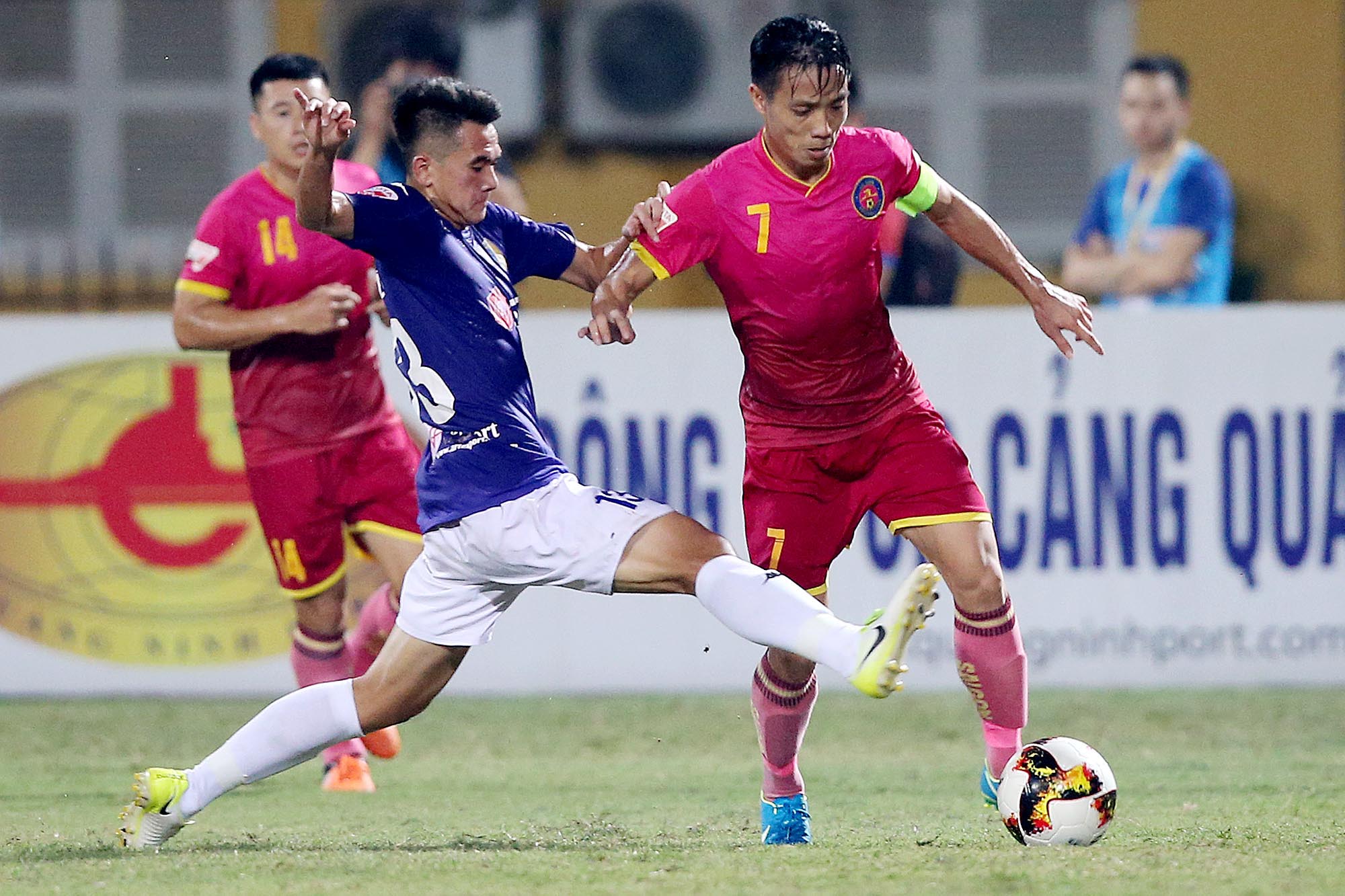 FLC Thanh Hóa một mình chống ba