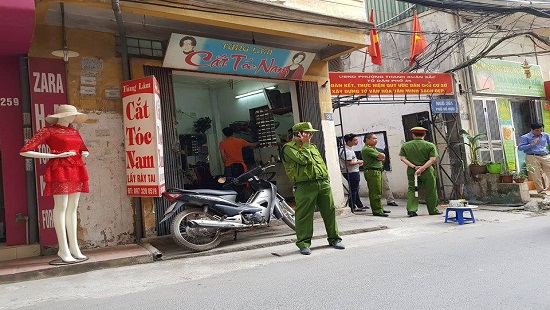 Tá hỏa thấy người đàn ông chết treo cổ trên cột điện