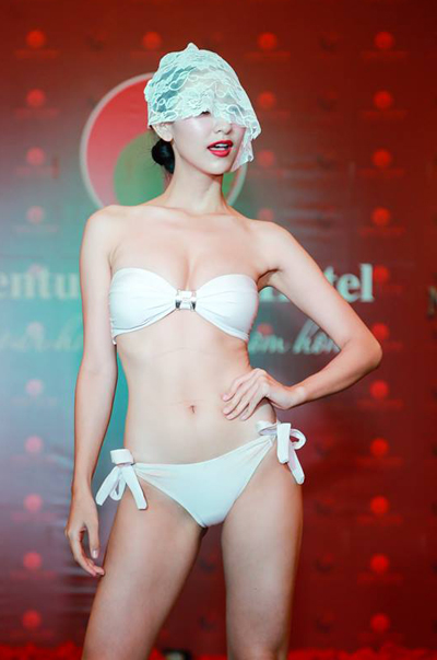 Th&iacute; sinh Hoa hậu Tr&aacute;i đất khoe h&igrave;nh thể với bikini - Ảnh 2.