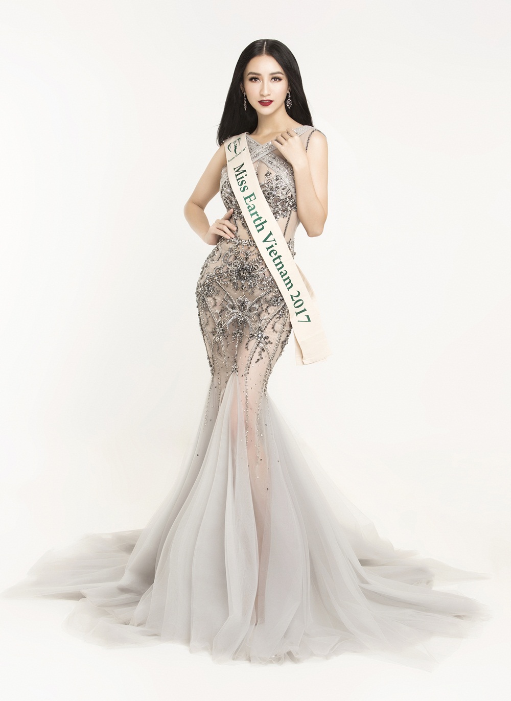 Nhan sắc đại diện Việt Nam tại Hoa hậu Tr&aacute;i Đất 2017 - Ảnh 5.