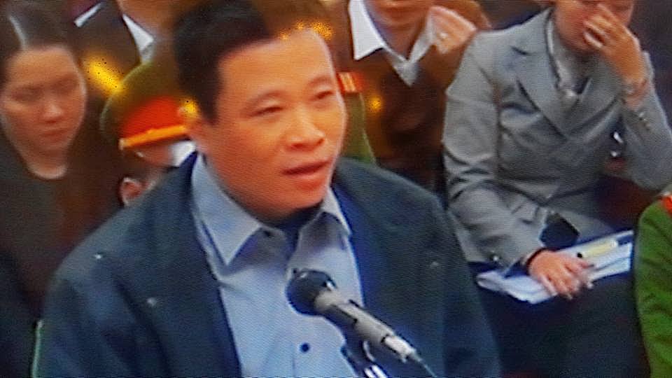 
H&agrave; Văn Thắm tại phi&ecirc;n to&agrave; s&aacute;ng 3-3 - Ảnh chụp qua m&agrave;n h&igrave;nh
