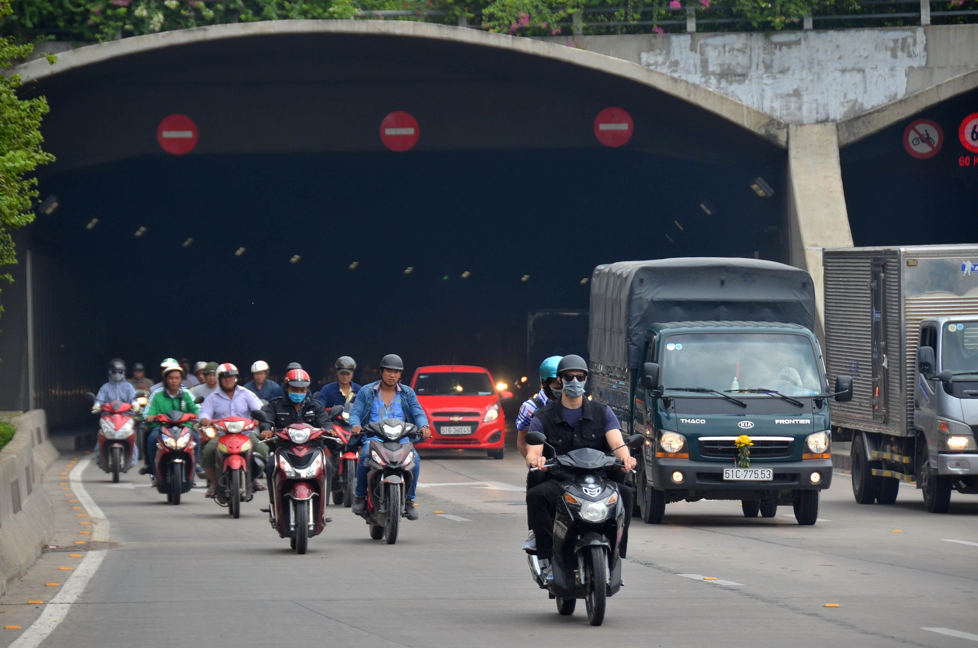 Cửa ngõ phía Đông TP HCM kẹt cứng
