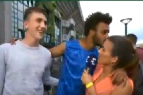 Cưỡng h&ocirc;n ph&oacute;ng vi&ecirc;n, bị loại vĩnh viễn ở Roland Garros - Ảnh 3.
