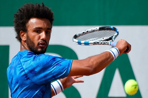 "Cưỡng hôn" phóng viên, bị loại vĩnh viễn ở Roland Garros