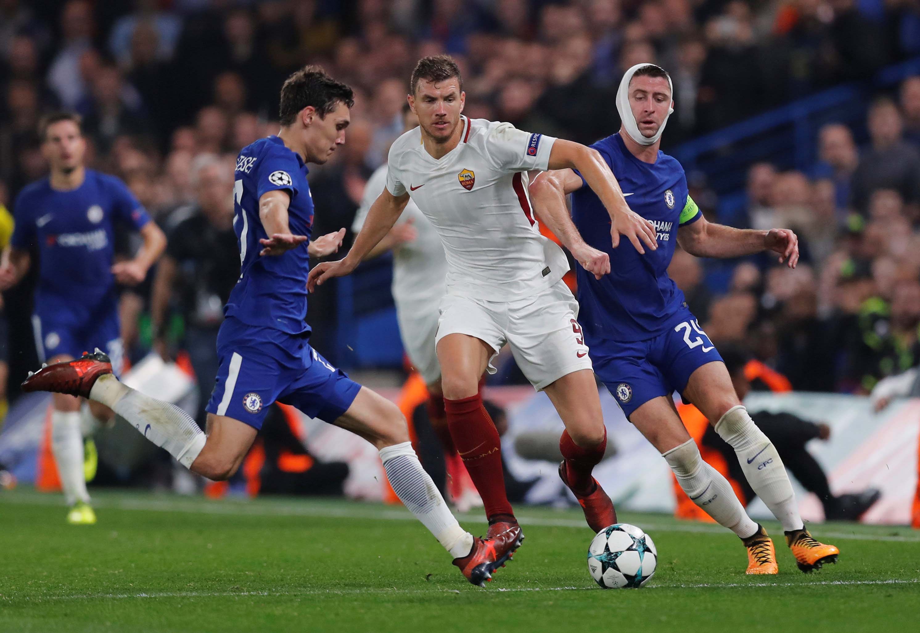 Xem Conte vá víu tuyến giữa Chelsea