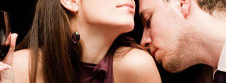 Bi kịch gia đình từ mùi mồ hôi lạ trên người vợ