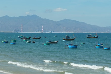 Bộ TN-MT nói gì về gần 1 triệu m3 vật liệu đổ xuống biển?