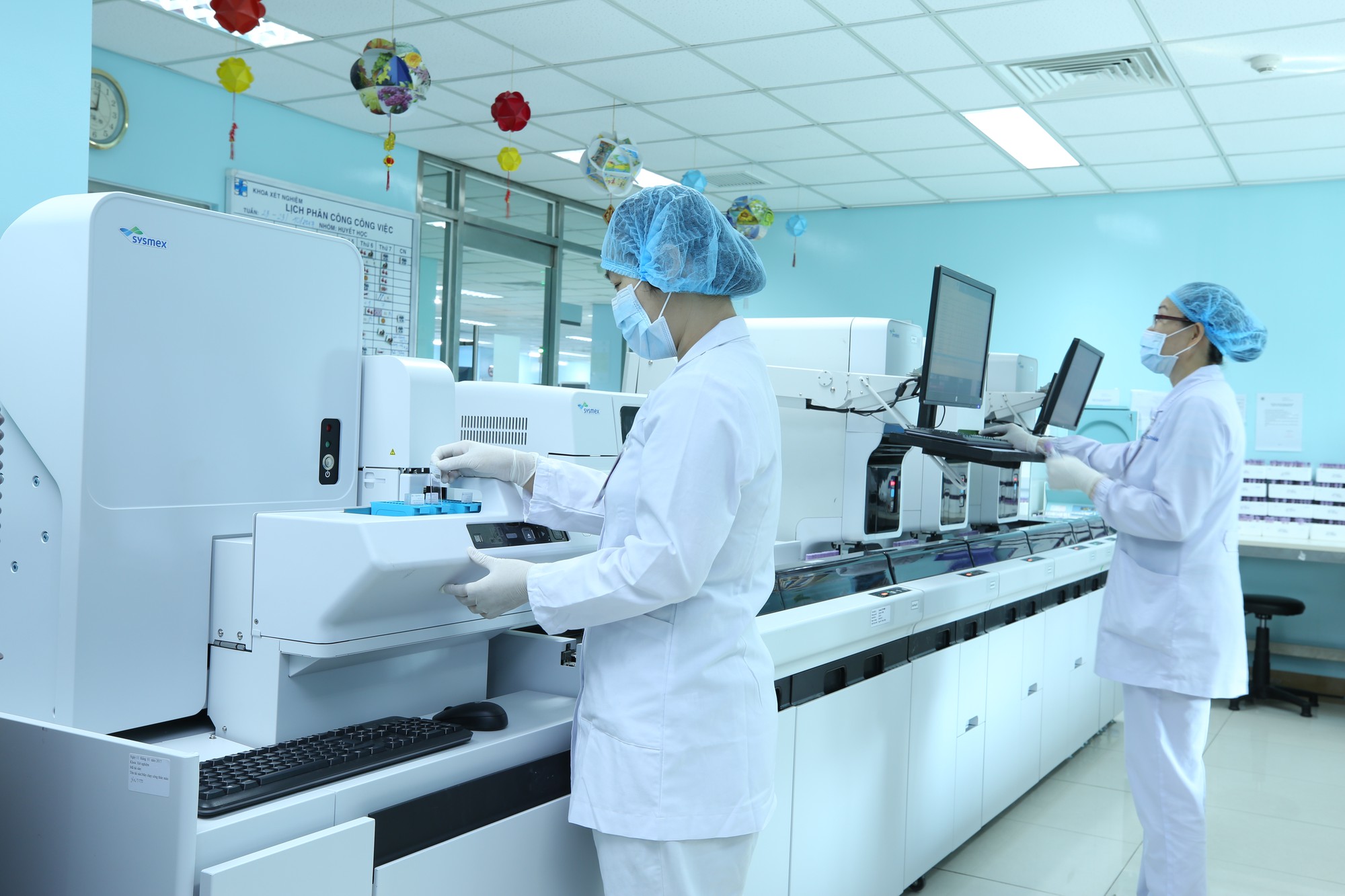 Bệnh viện ĐH Y Dược triển khai hệ thống xét nghiệm mới