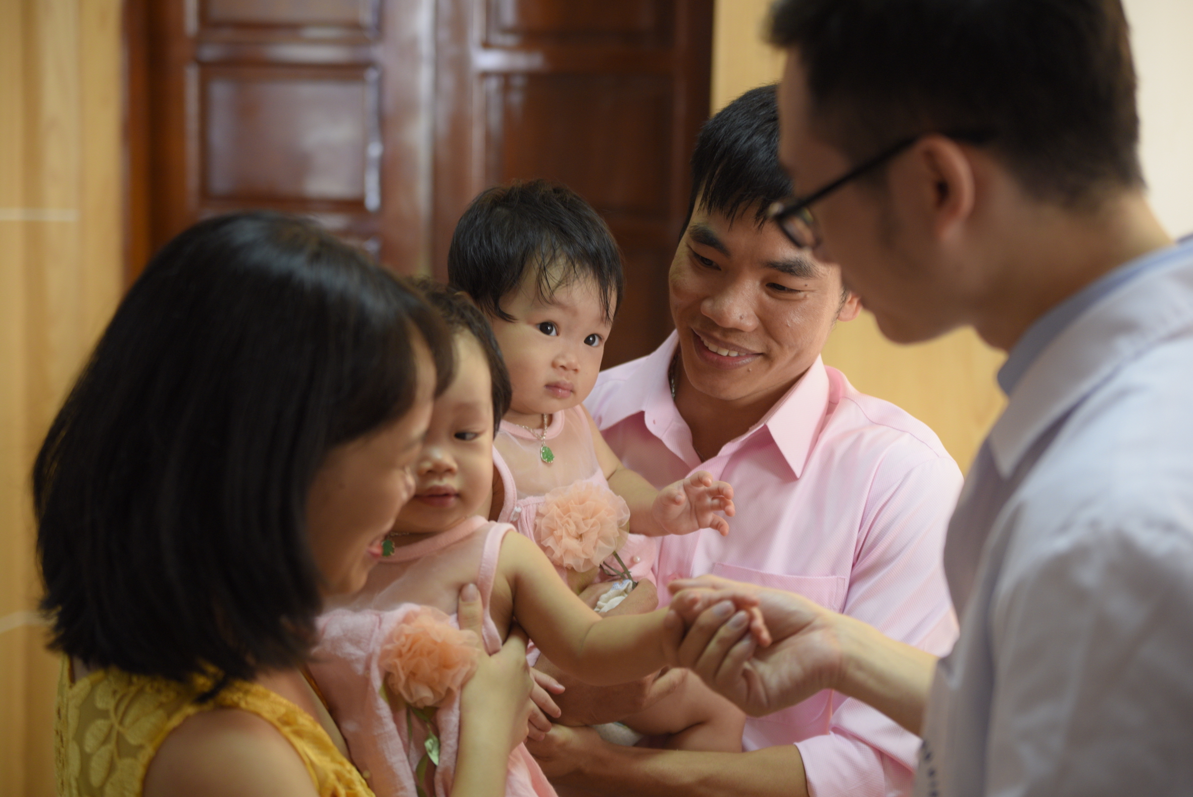 Cặp song sinh chào đời từ tinh trùng bất động của cha
