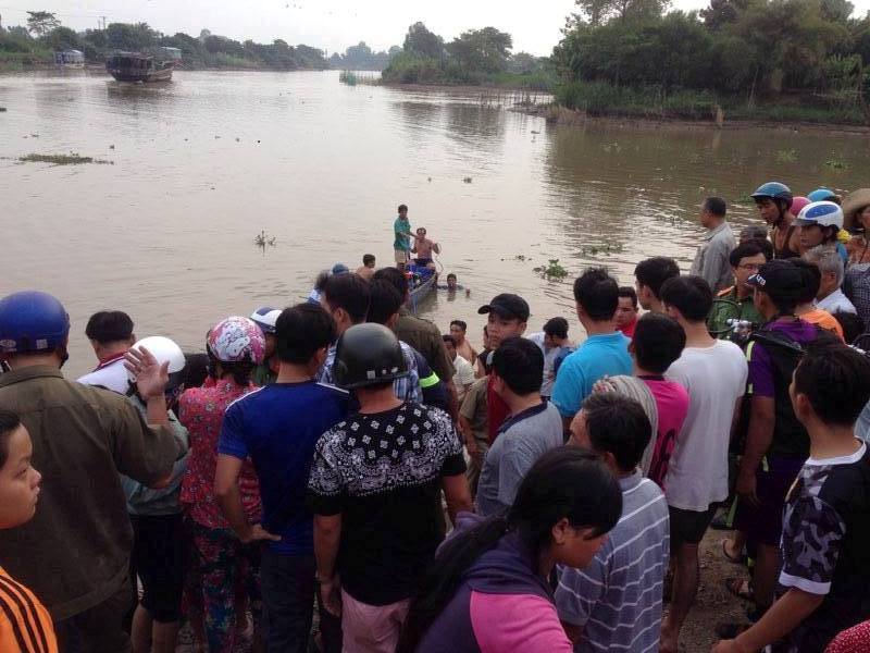 Hai học sinh chết đuối ngay đoạn kênh trước trường