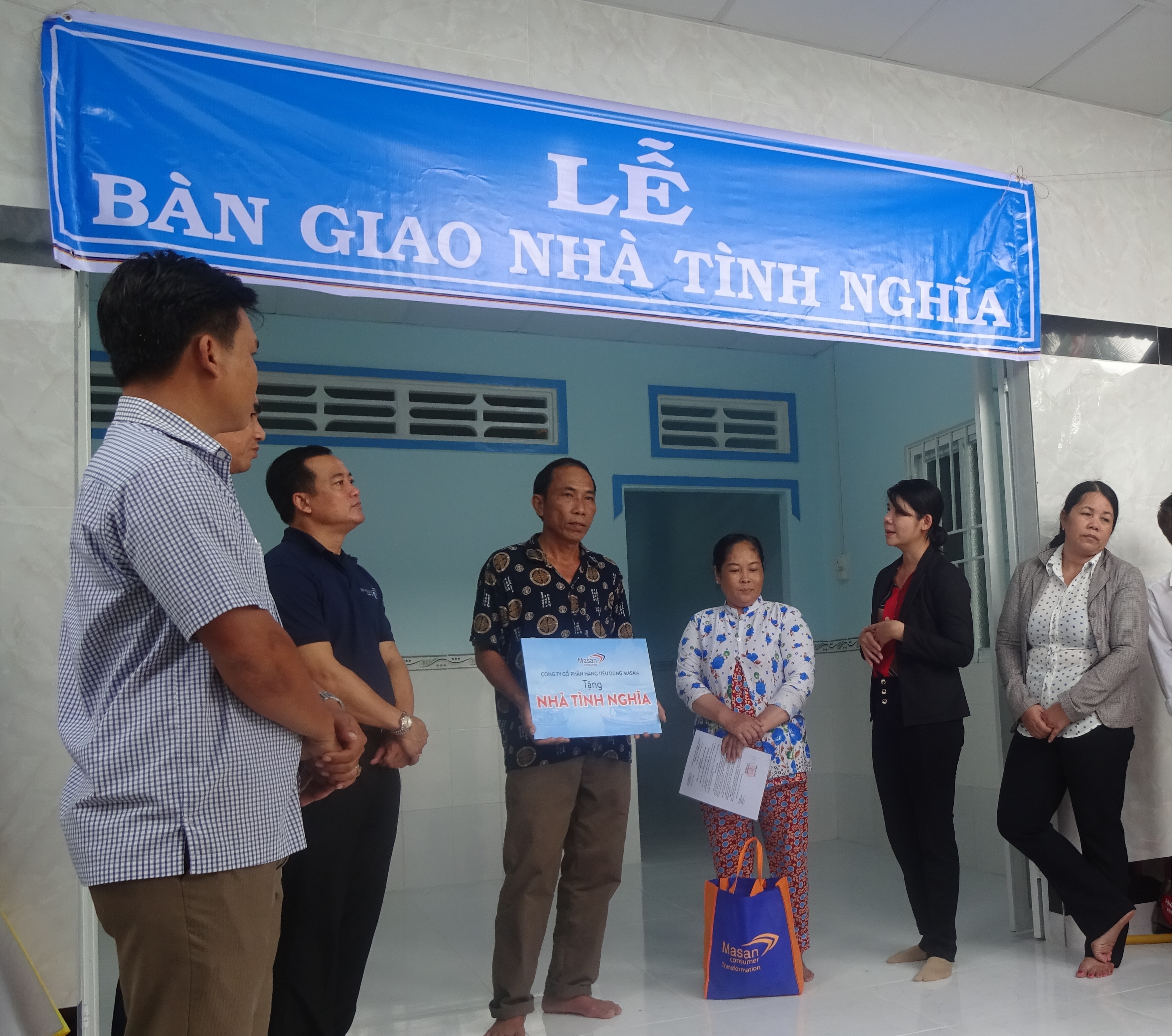 C&ocirc;ng ty Cổ phần Ma San PQ trao tặng nh&agrave; t&igrave;nh nghĩa - Ảnh 1.
