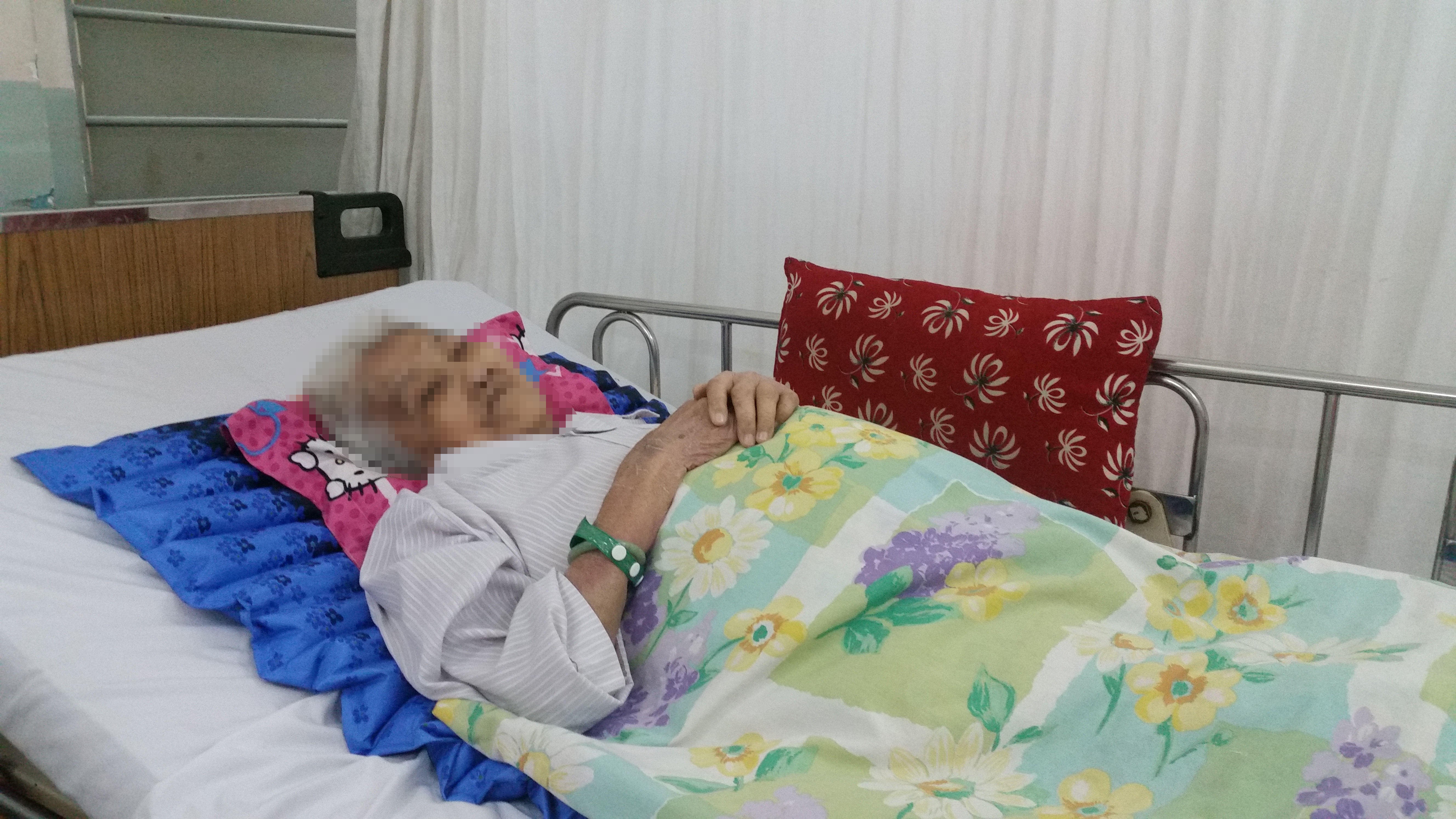 Cứu sống cụ 90 tuổi xuất huyết ồ ạt trong bụng