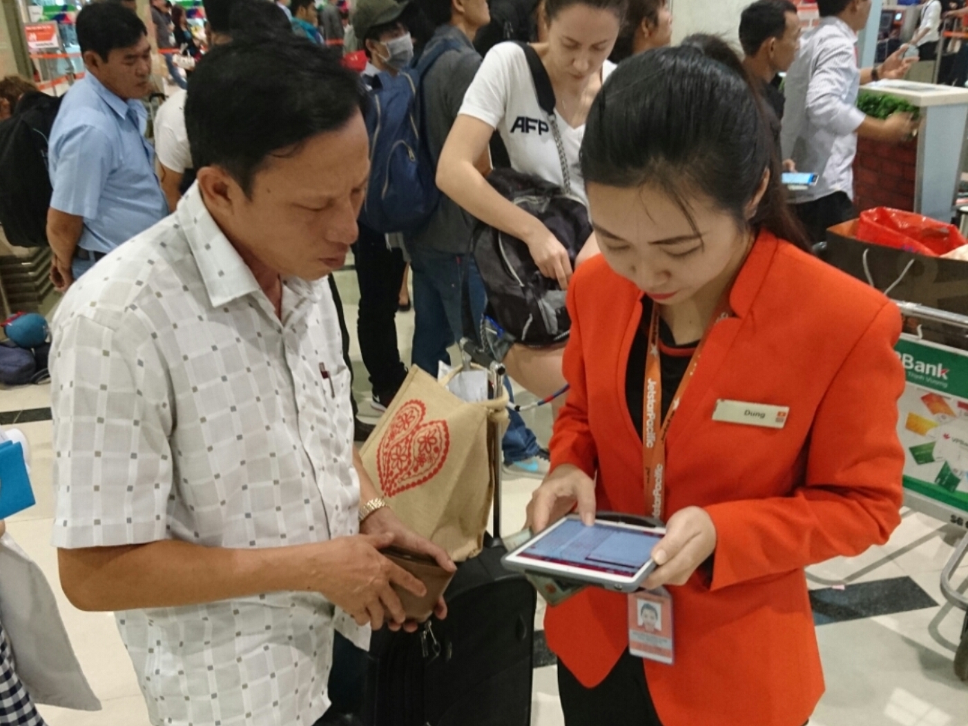 Khách đi máy bay không cần xếp hàng làm thủ tục
