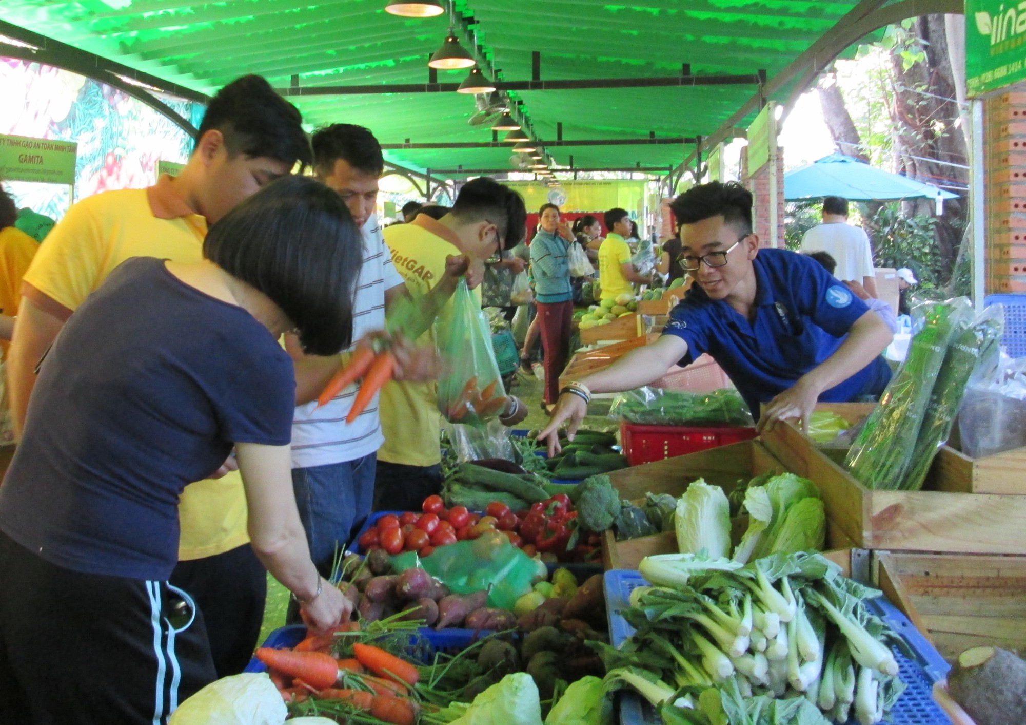 Chợ phiên nông sản cho thị dân