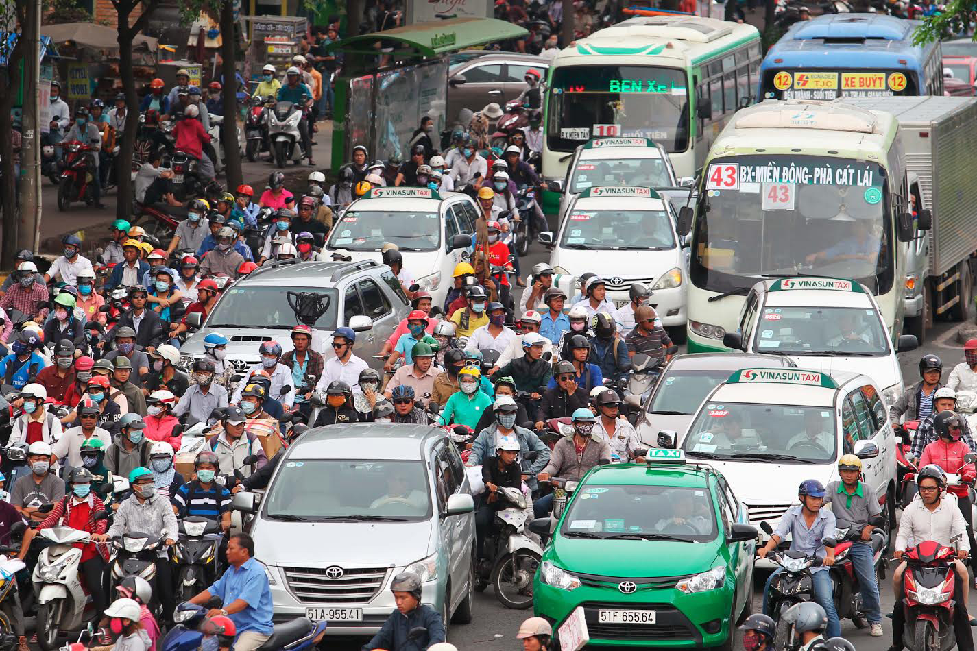 Làm gì để hạn chế xe cá nhân?