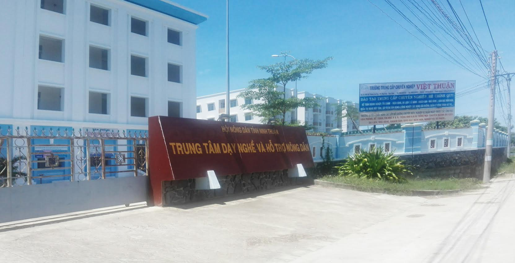 Chưa xây trường đã... mở lớp đào tạo