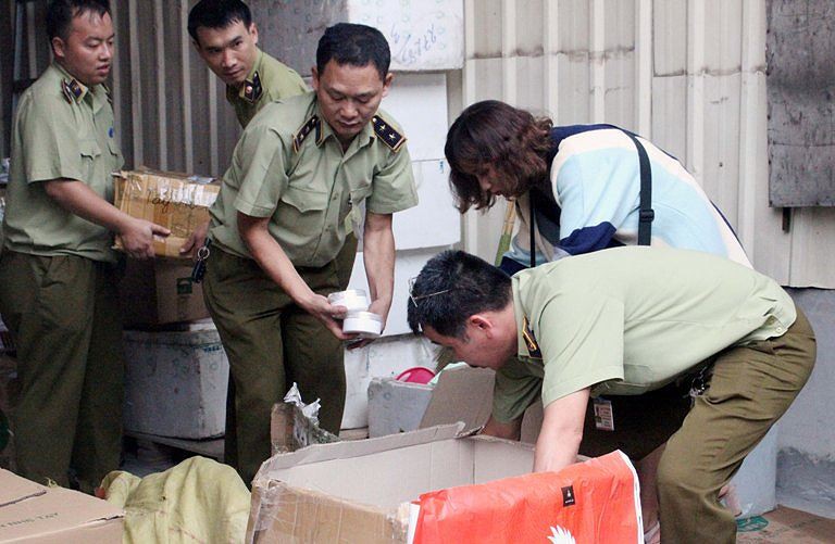 Người nổi tiếng quảng cáo hàng không rõ nguồn gốc, có vi phạm pháp luật?