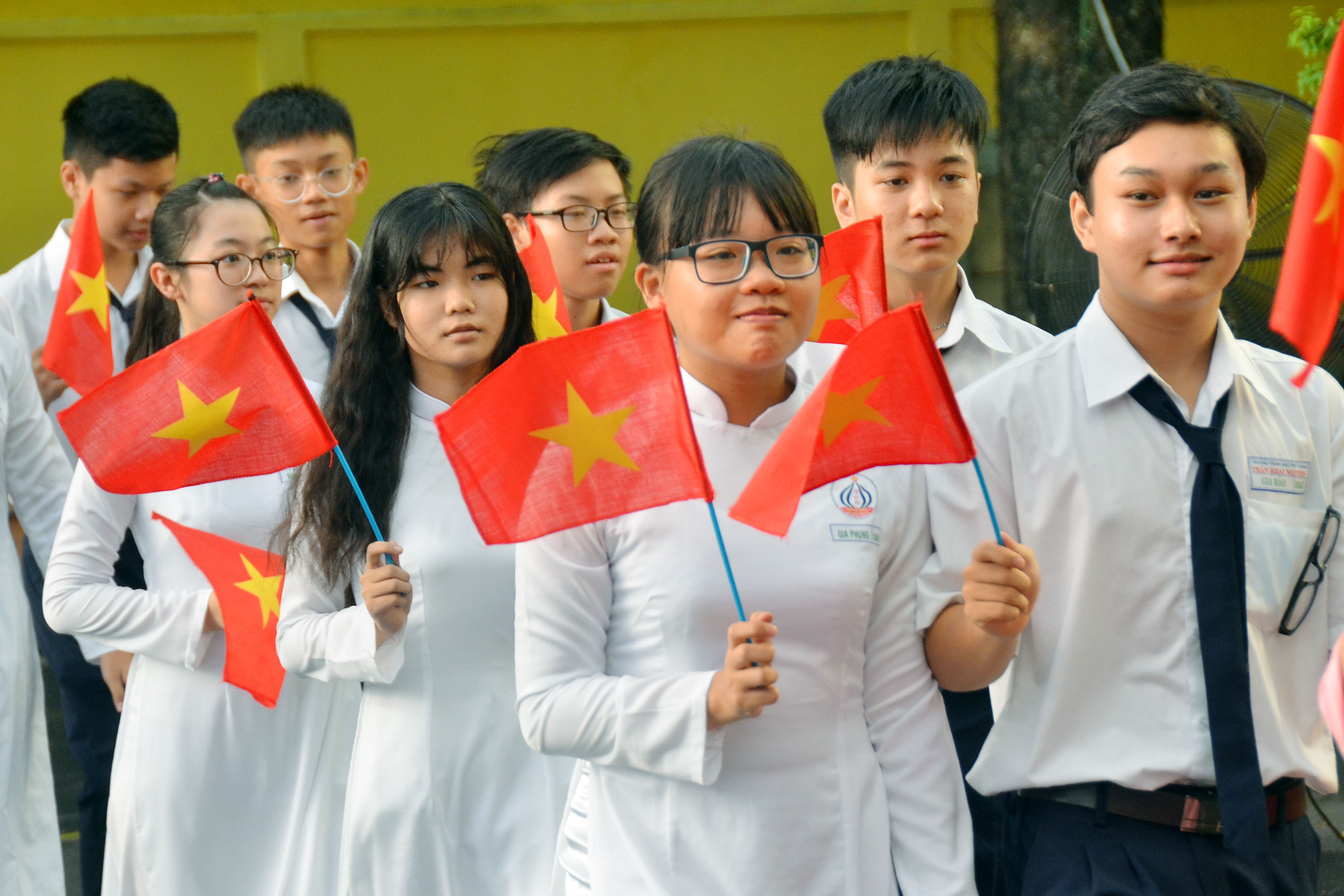 Đưa quyền con người vào trường học