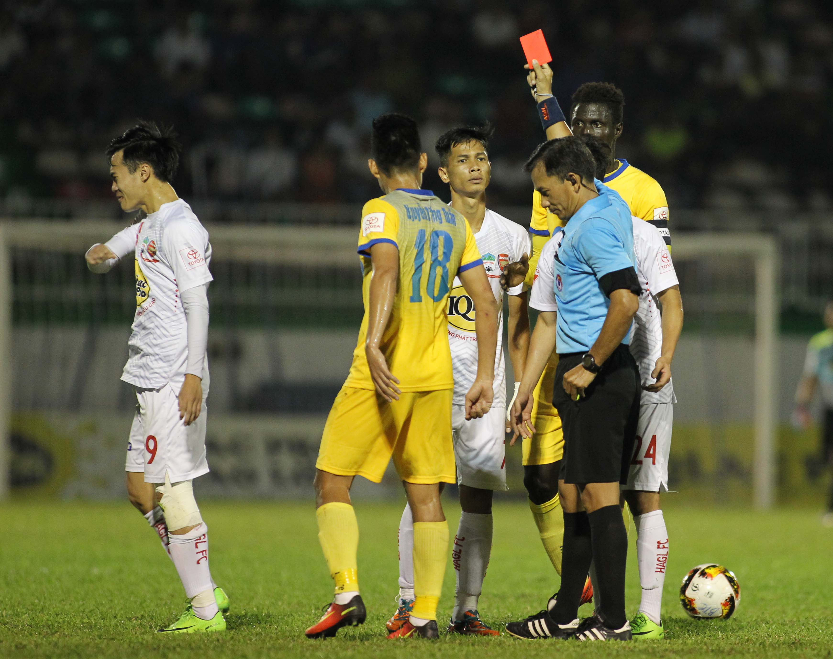 VPF không mời trọng tài Nguyện ở lượt về