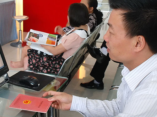 Sao vẫn còn hộ khẩu?