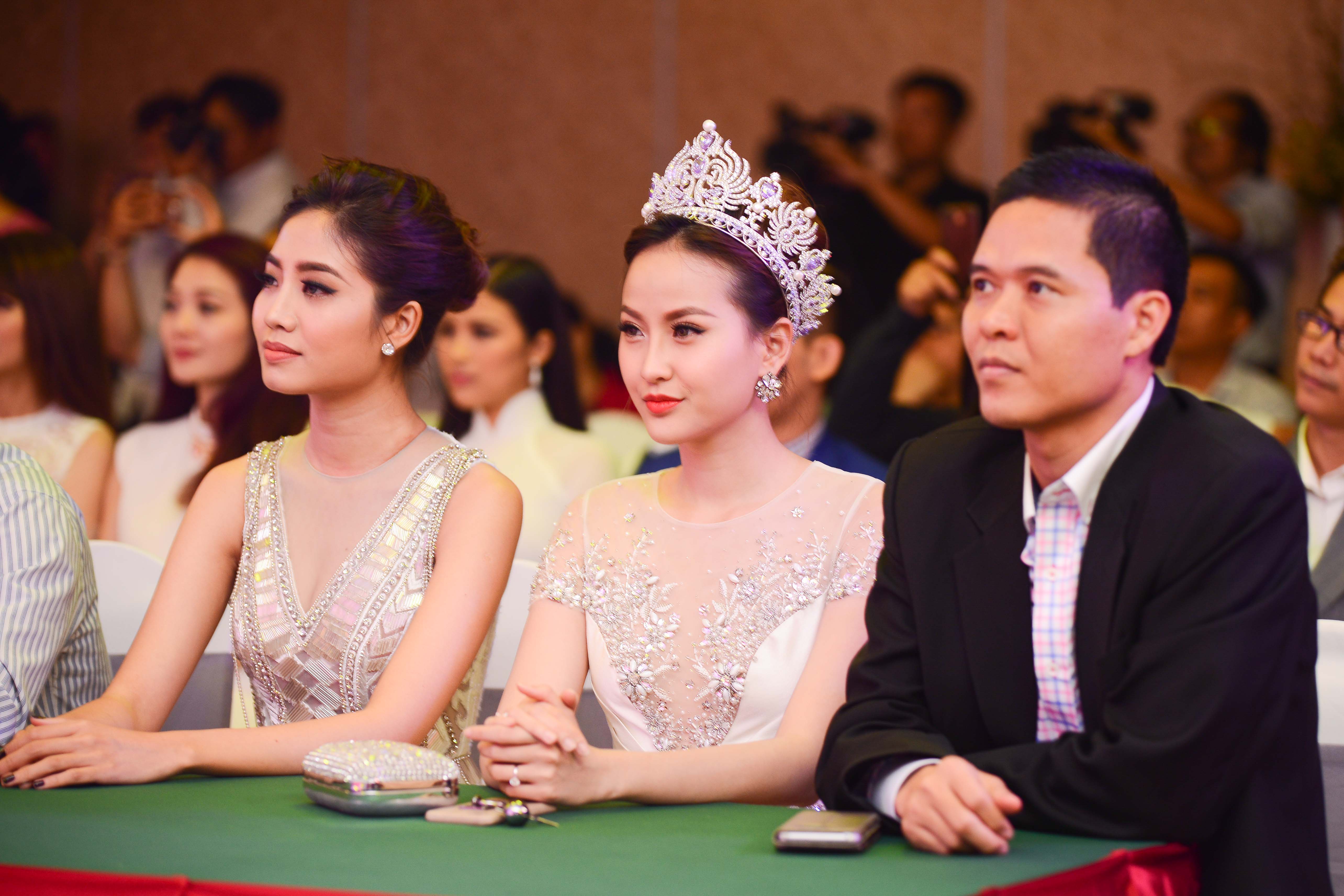 Nhan sắc ASEAN lần đầu hội tụ ở Việt Nam