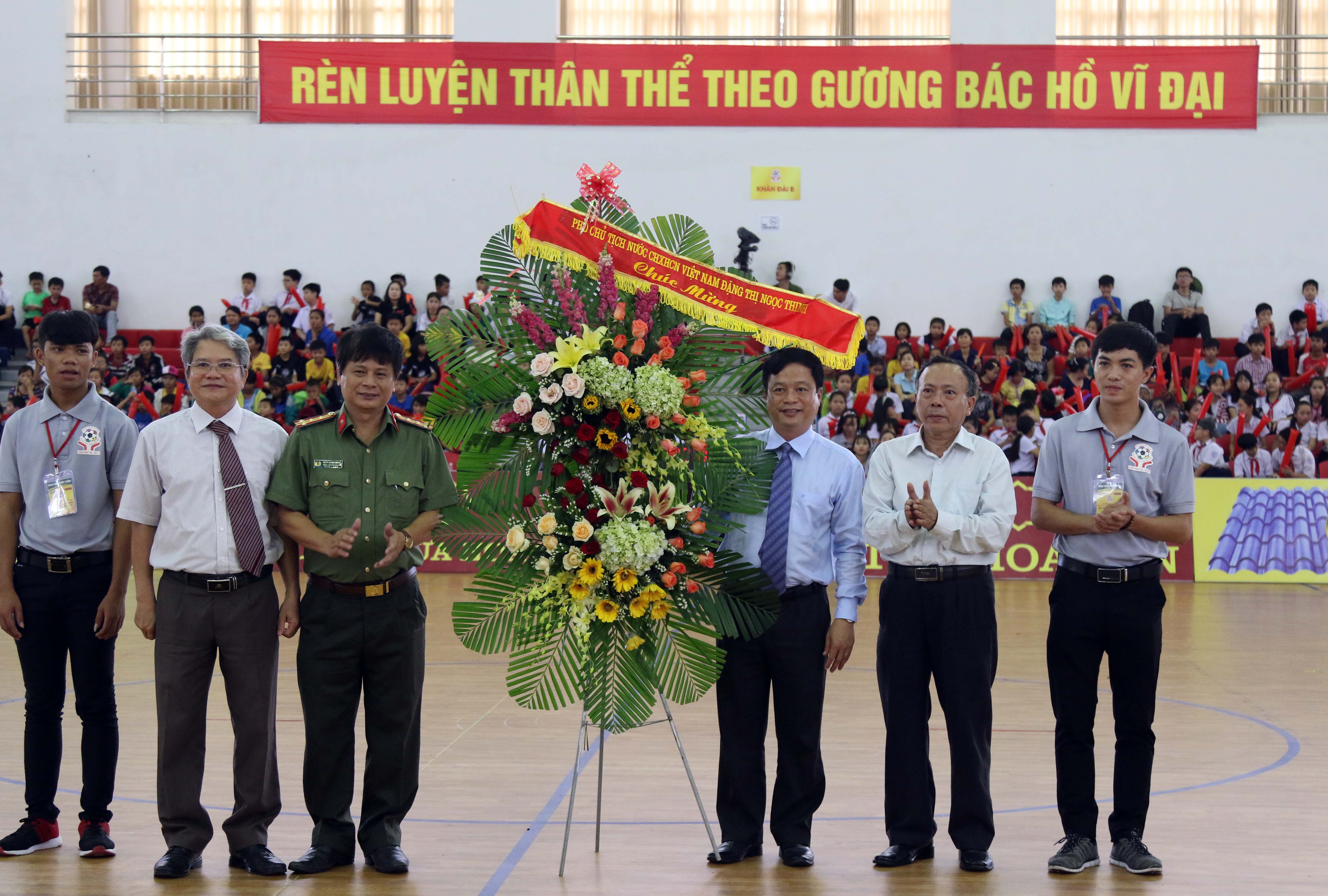 TP HCM thắng trận ng&agrave;y ra qu&acirc;n - Ảnh 1.