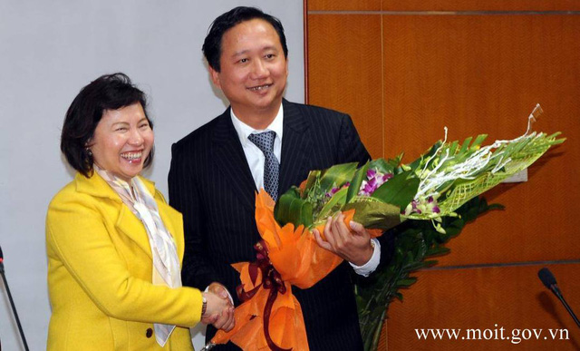 Bà Hồ Thị Kim Thoa trong một lần trao quyết định bổ nhiệm cho ông Trịnh Xuân Thanh - Ảnh: Moit.gov.vn