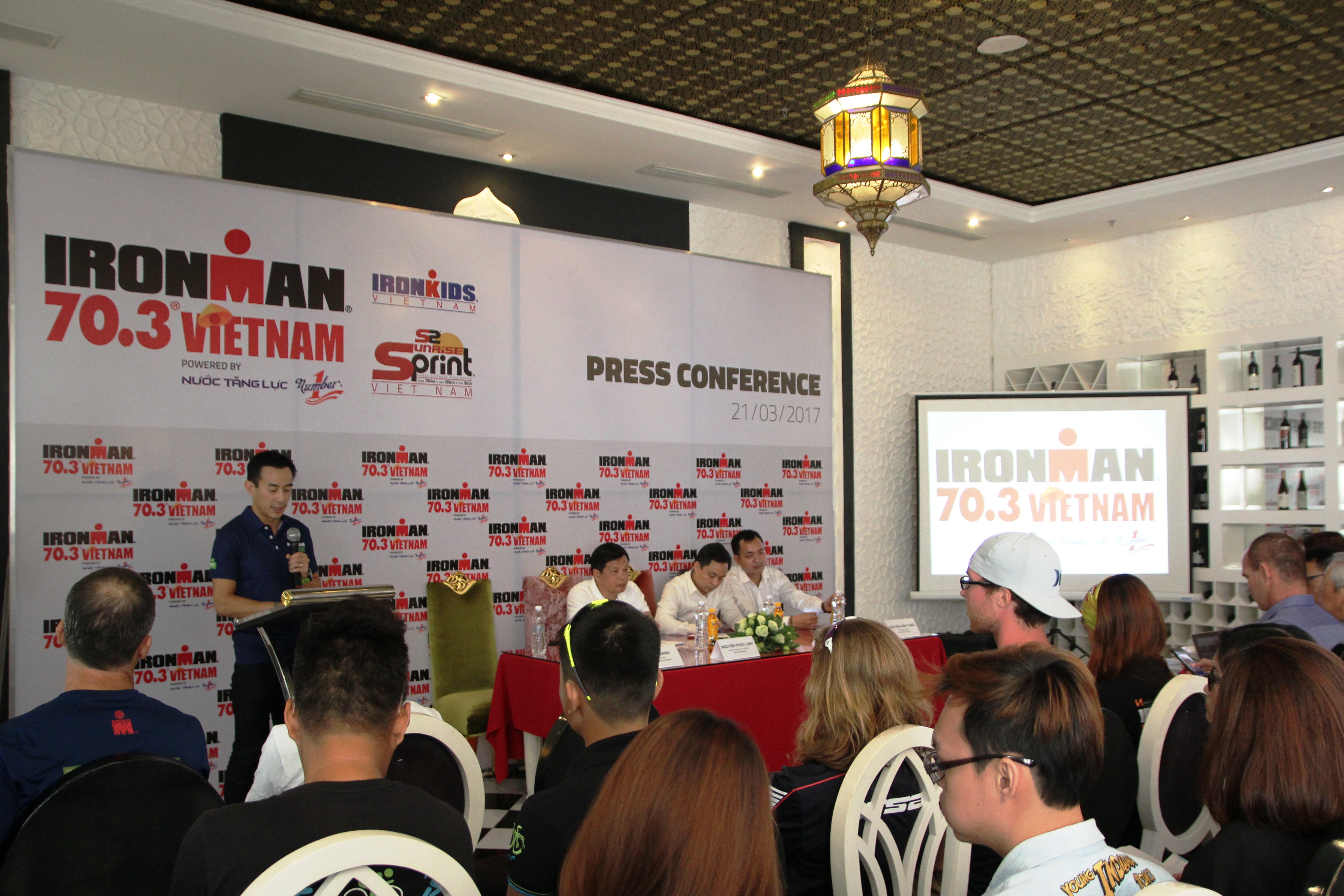 Quang cảnh buổi họp báo cuộc thi IRONMAN 70.3 Việt Nam mùa thứ ba 2017