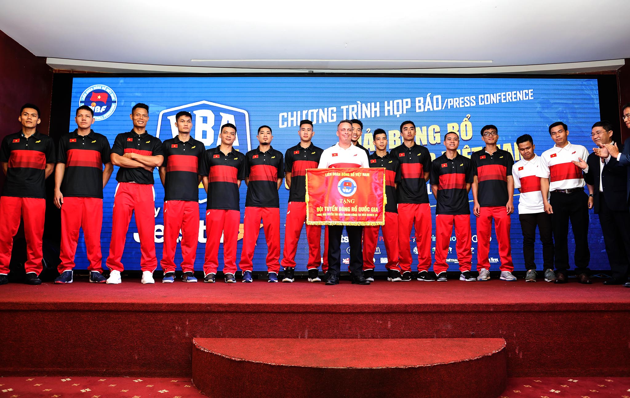 Thưởng 10 triệu đồng/1 điểm cho tuyển bóng rổ tại SEA Games - Ảnh 3.