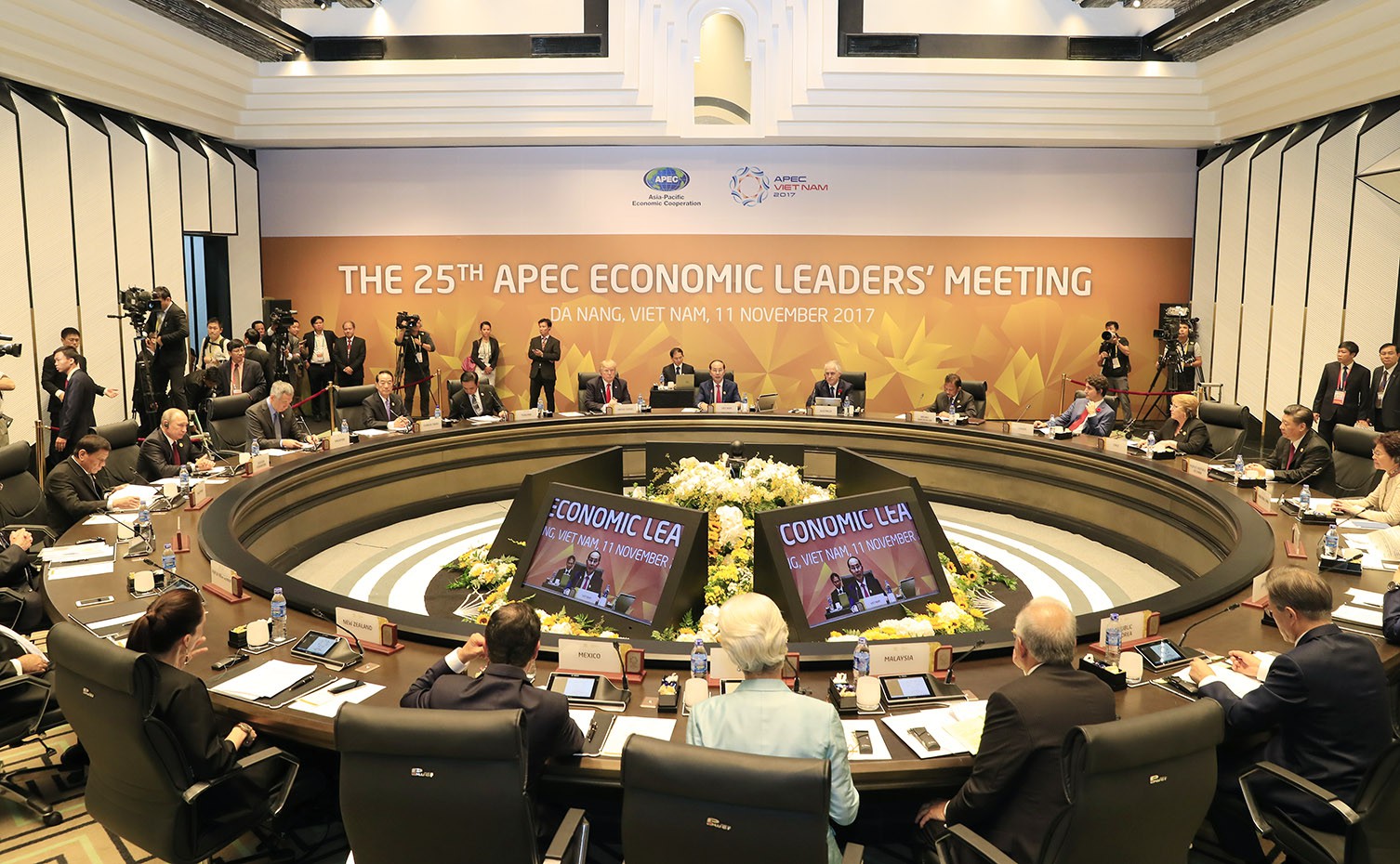 Chủ tịch nước: Th&ocirc;ng qua Tuy&ecirc;n bố Đ&agrave; Nẵng tại APEC 2017 - Ảnh 5.