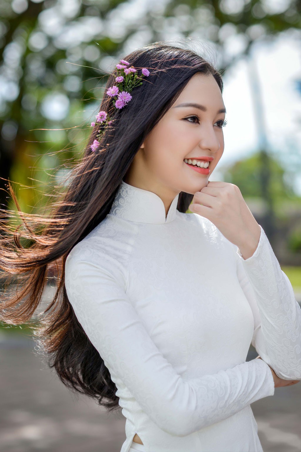 Vẻ đẹp ngọt ngào của nàng thơ xứ Huế - Ảnh 2.