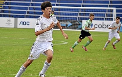 Xem siêu phẩm sút xa của con trai Zidane