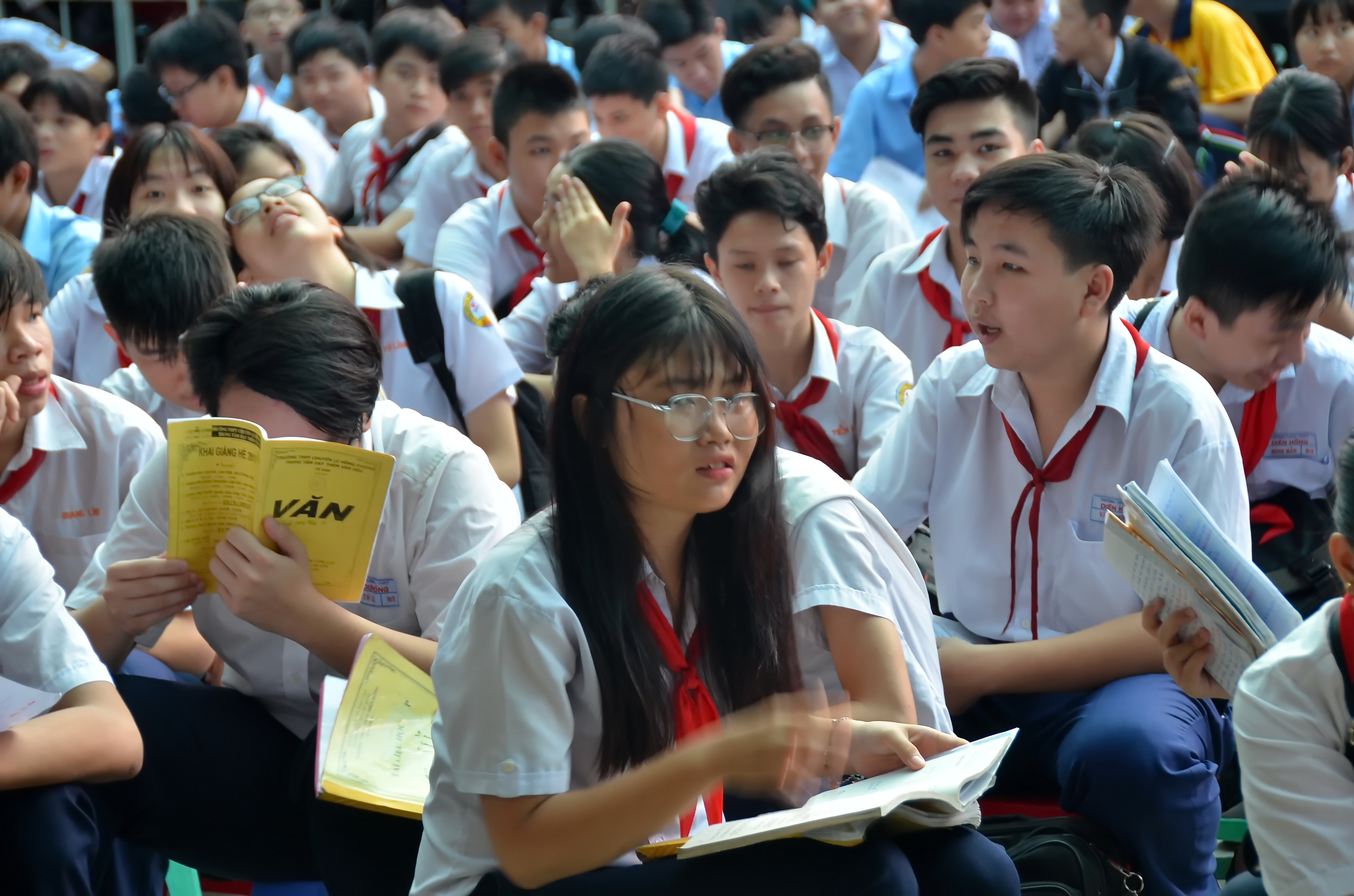 Học sinh ôn bài trước giờ thi THPT quốc gia 2016. Ảnh: Tấn Thạnh